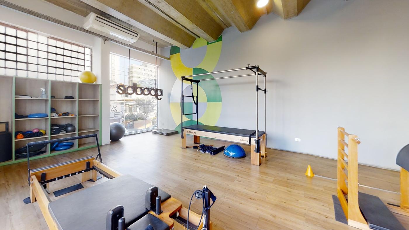 Estúdio de Pilates da Goodbe com aparelhos